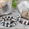 Pulsera de piedras preciosas JASPE PICASSO Y HOWLITA BLANCA de AW ARTI